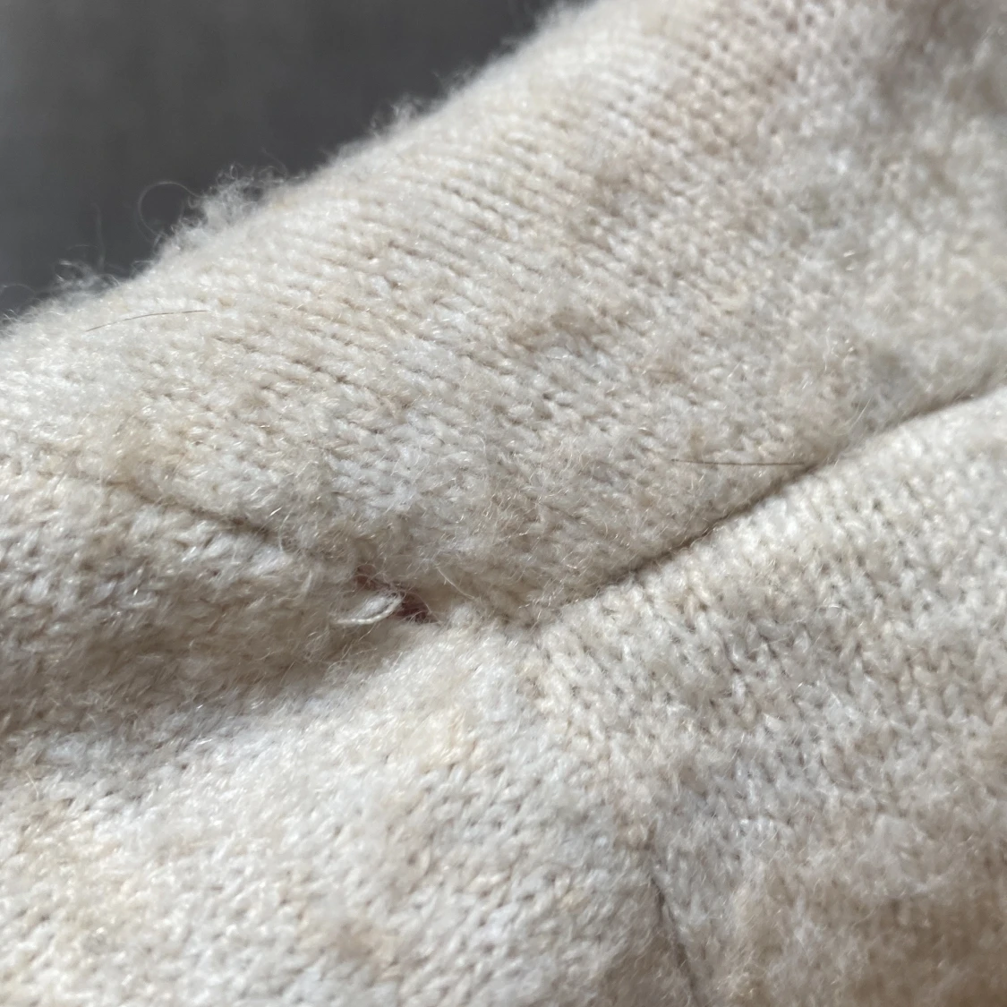 Beige stickad hoodie från H&M - 4