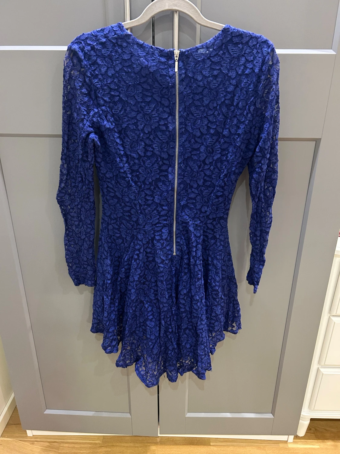 Blå spetsklänning från H&M - 3