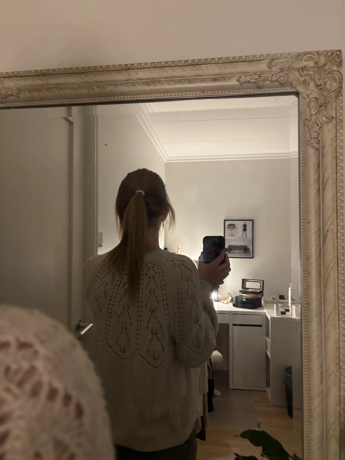 Beige stickad tröja med mönster - 1