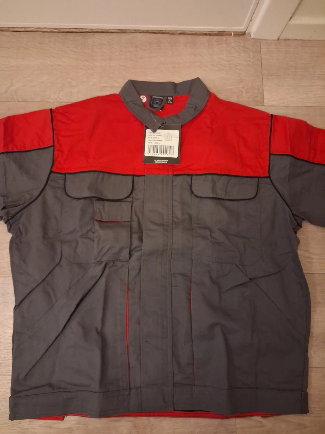 Grå och röd twilljacka från Univern XL - 3