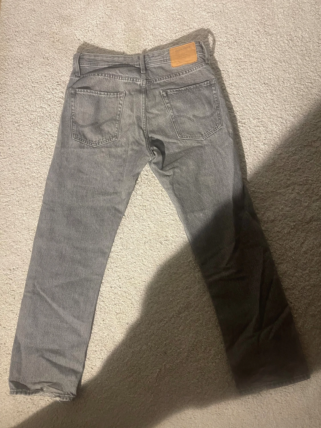 Gråa Jack and Jones jeans  - 2
