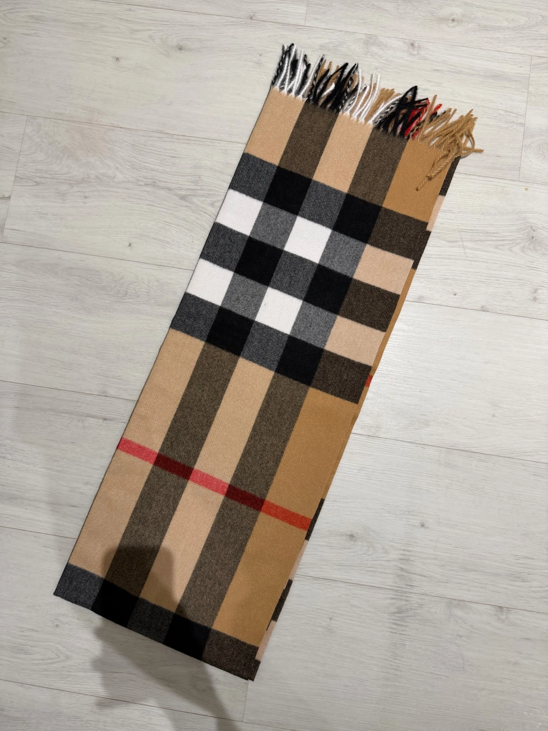 Burberry | Women’s beige scarf - 2