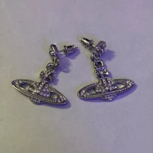 Vivienne Westwood White Diamond Hanging - Brand new (not silver) Good quality ‼️ (write to me before u buy)