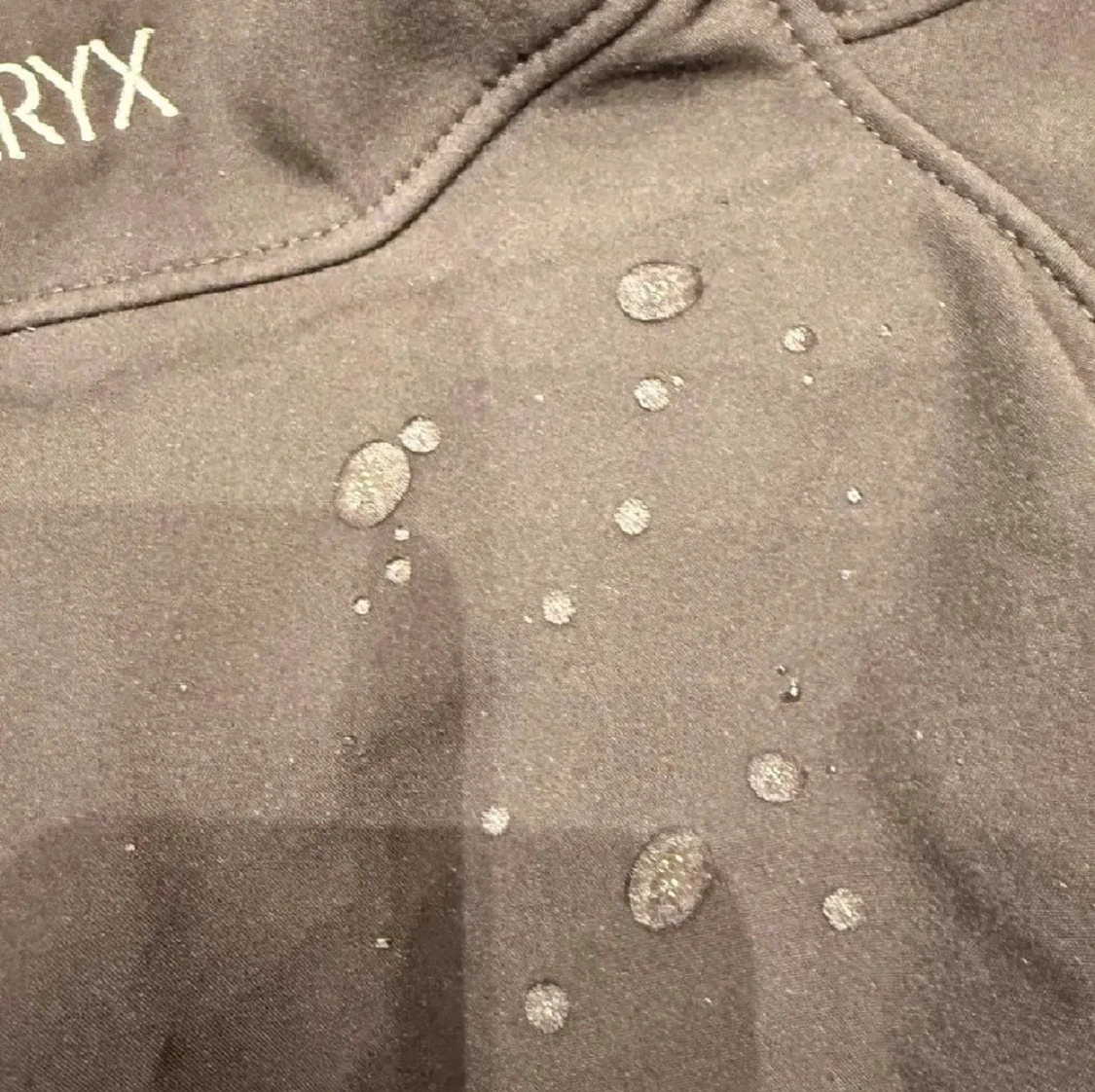 Svart vindjacka från Arc'teryx - 4