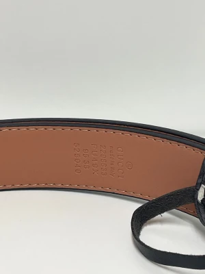 Gucci Bälte - Säljer ett helt nytt bälte aldrig använd. Storlek 110. Snabb frakt, fraktar inom 24h. Kan även mötas i Stockholm. Skriv vid fler frågor