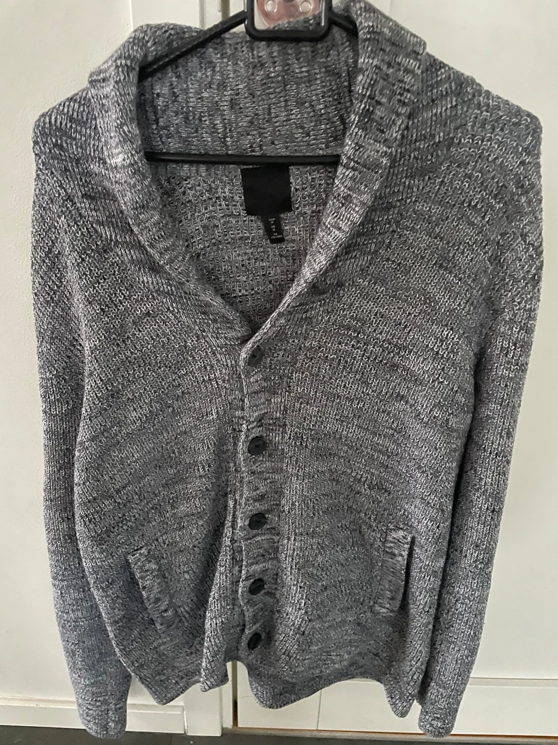 Grå stickad kofta från H&M