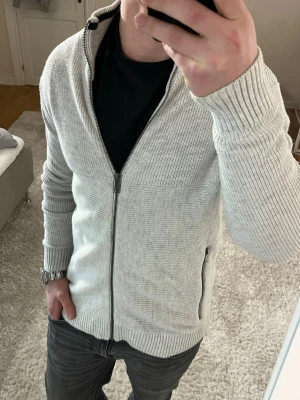 Full zip  - Full zip | Mycket bra skick | Size - M | Pris 399 | Hör av dig vid minsta fråga eller fundering📩