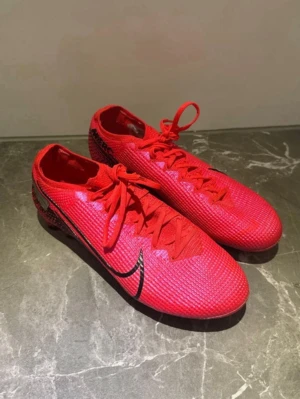 Nike Mericuial Vapor 13 Elite  - Säljer min fina Nike vapor 13 som går inte att få tag på, den är ny använts i 10 min är små för mig och box och påse medföljer 