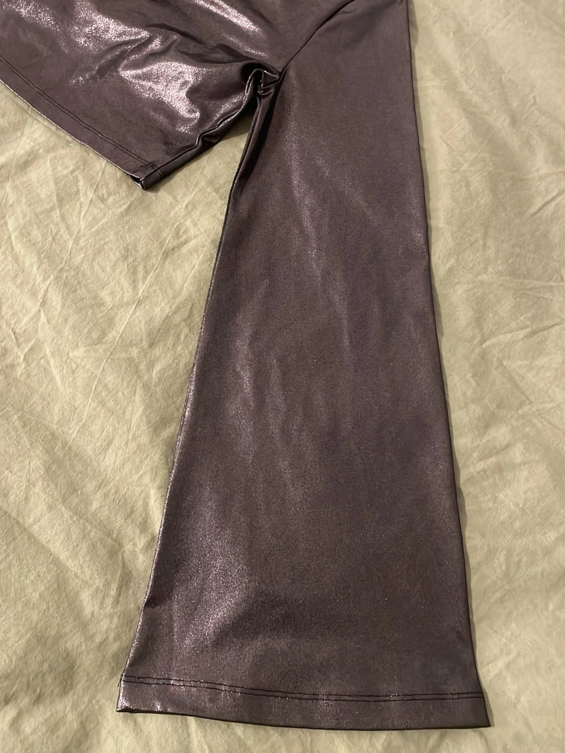 Glittrig one shoulder topp från NA-KD - 1