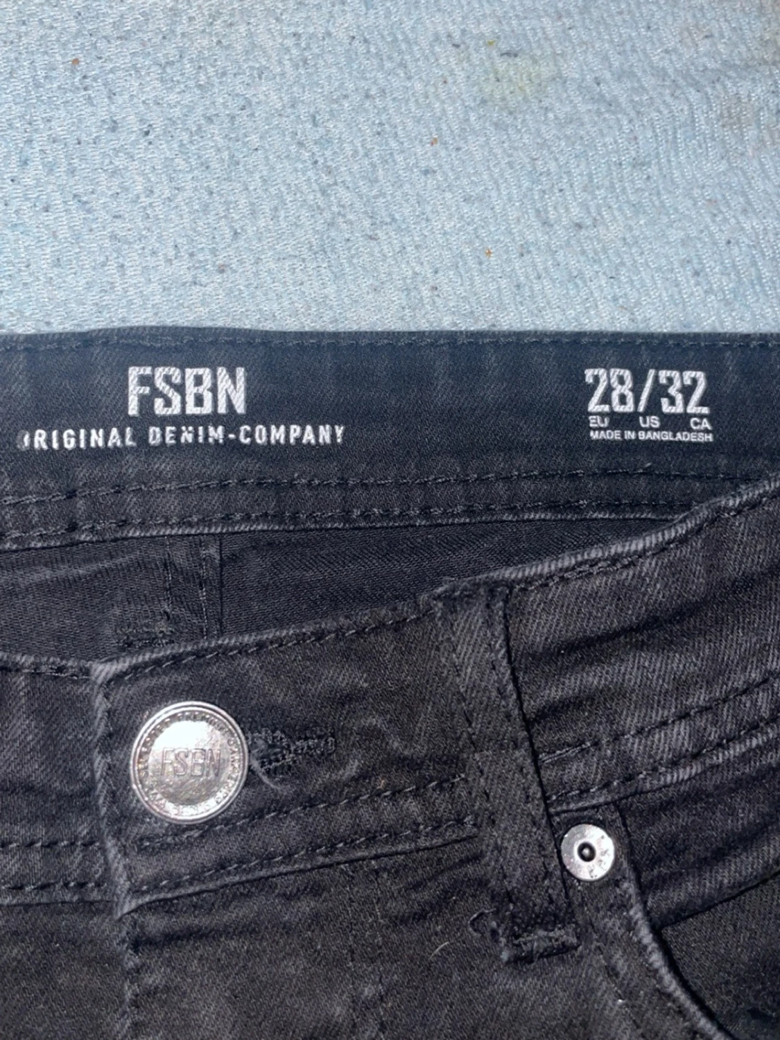 Svarta jeansbyxor från FSBN 28/32 - 2