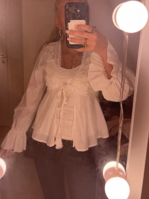 Vit blus - Jätte fin blus, luftig och perfekt till sommaren 