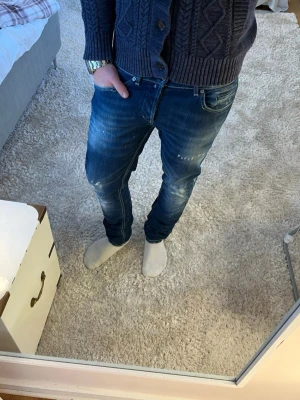 Dondup George Jeans  - Dondup Jeans | skick 9/10 | Storlek 34 | Pris - 890kr | Modellen är ca 180m lång | Hör av dig vid minsta fråga eller fundering!! Pris kan diskuteras 