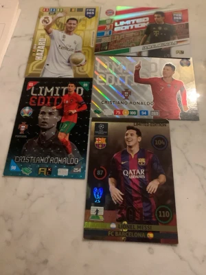 Fotbollskort jumbo kort  - Säljer dessa jumbo kort för 120kr st.