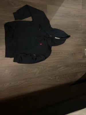 Ralph lauren hoodie - Säljer helt ny raffe hoodie de är en S men är mer som en xs xxs köpte 3 stycken men alla var små i storleken 