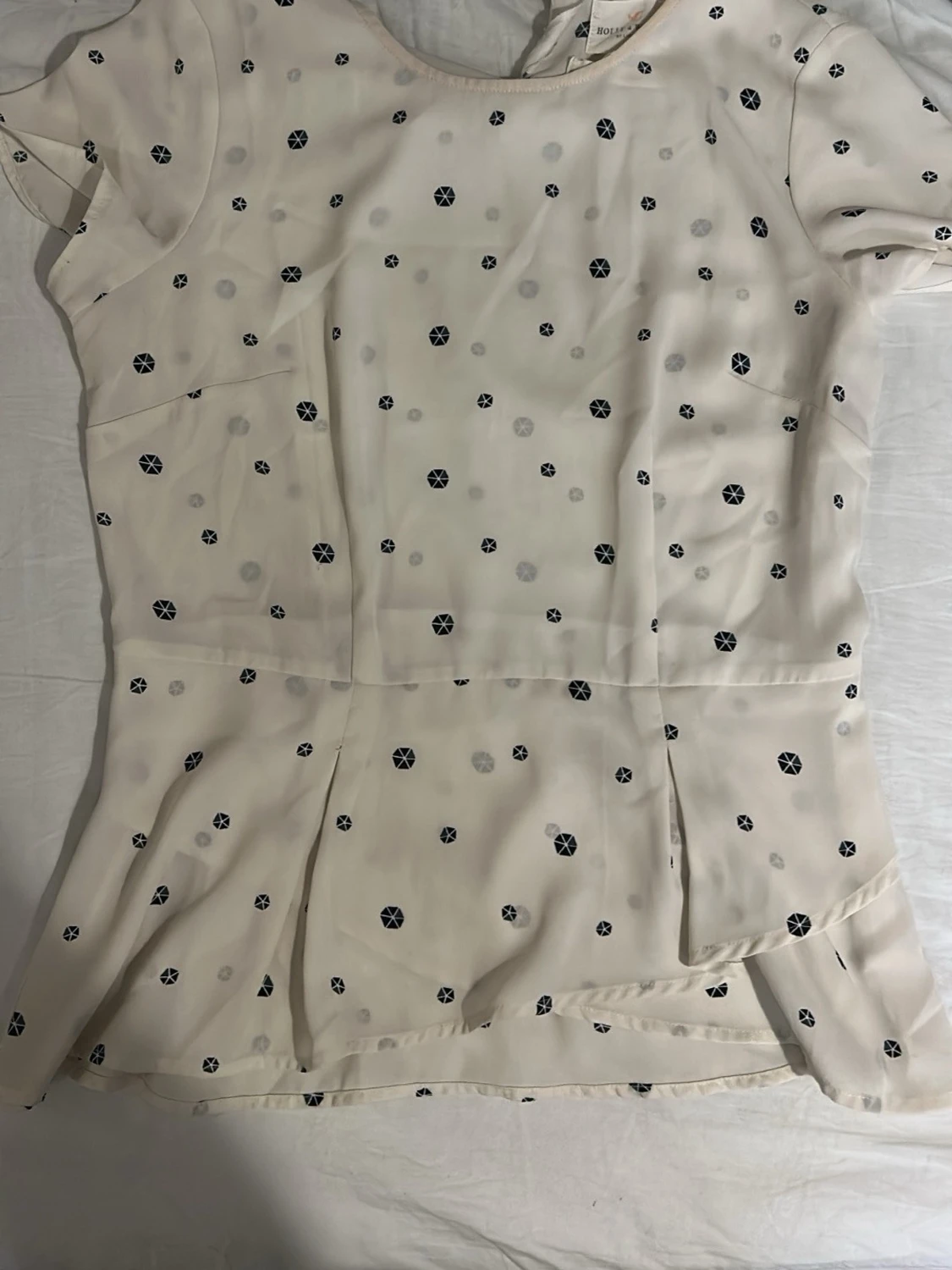 Tajt utsvängd tröja 