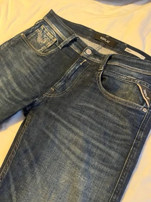 Replay Jeans  - Replay anbass jeans - Slim fit passform - Storlek W31/L32 - Nypris 1800kr - skriv vid frågor och funderingar!🕺