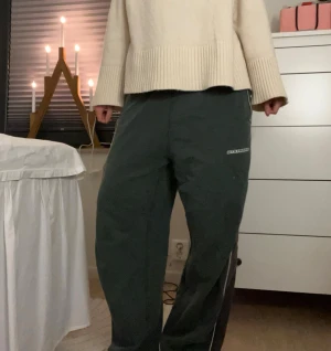 iet frans… mjukisbyxor  - Säljer mina as snygga iet frans… byxor!! De är i storlek xxs men det är väldigt stora i storleken så passar typ S! 💓 De är sparsamt använda! 😊