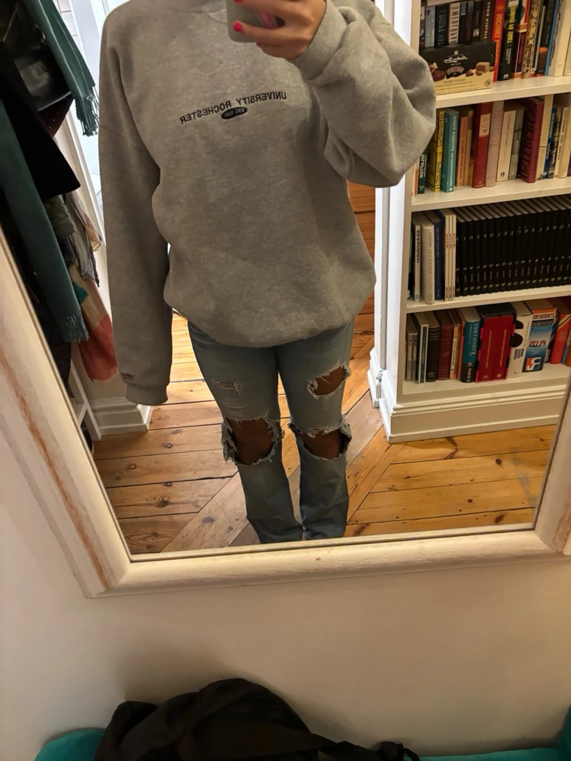 Ljusblå bootcut jeans med hål - 1