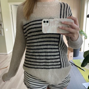 Mohair stickad tröja  - Jättefin stickad tröja i mohair blend💕💕Från Åhléns och säljs inte där längre 💕