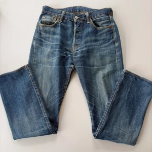 Levi’s 501 - Ett par sjukt snygga Levis Jeans i modellen 501. Jeansen är i storlek 30x34 och är i mycket fint skick. Tveka inte att höra av dig vid minsta lilla fundering!