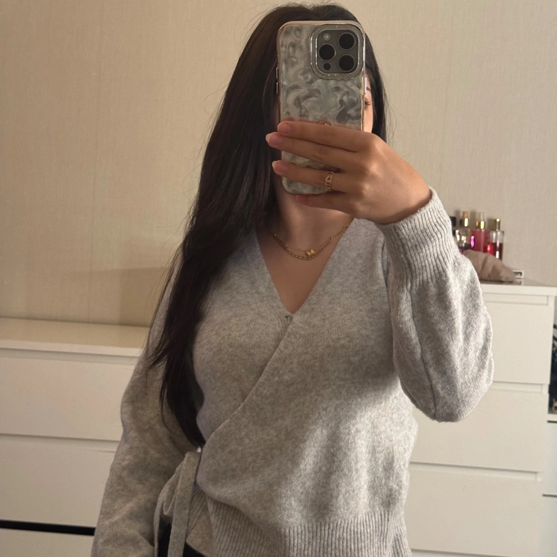 Grå omlottkofta med knyt