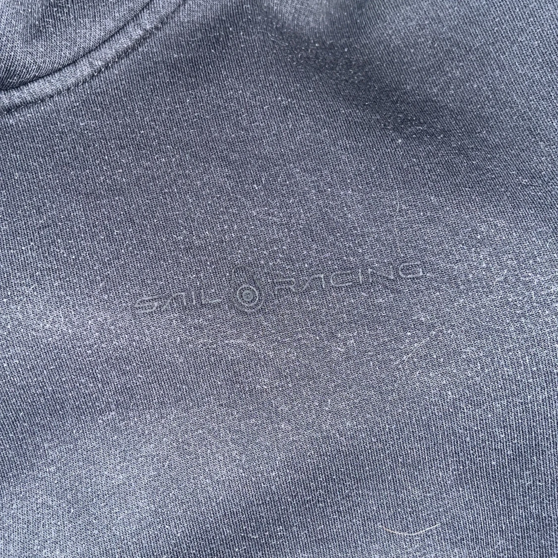 Svart hoodie från Sail Racing - 2