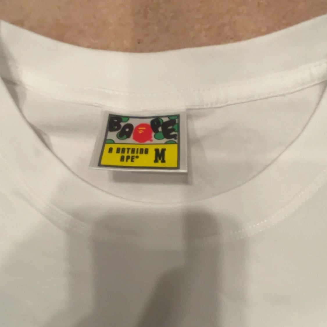 Vit BAPE t-shirt med rosa camo print - 1