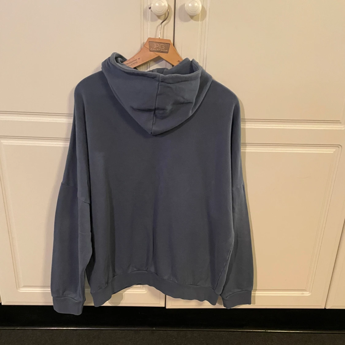 Blå Adidas hoodie med svarta chackrutor - 1