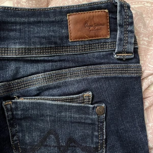 Pepe jeans - Säljer mina pepe jeans då de inte kommer till någon användning längre, modellen är straight. Kom gärna med prisförslag, eller köp via plicks funktion! Är 167 lång och de var perfekt i längden.