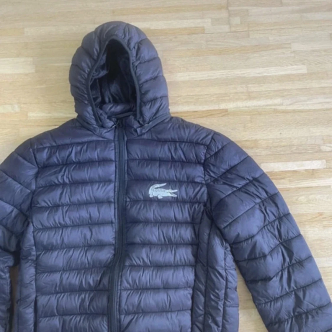 Svart dunjacka från Lacoste med huva - 2