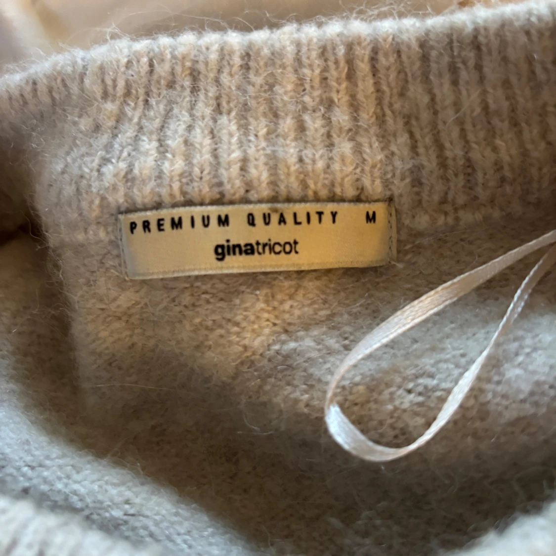 Beige stickad tröja från Gina Tricot - 3