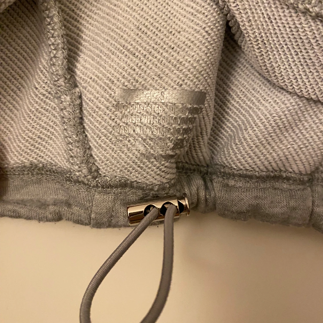 Grå hoodie från GTECH med snörning - 3