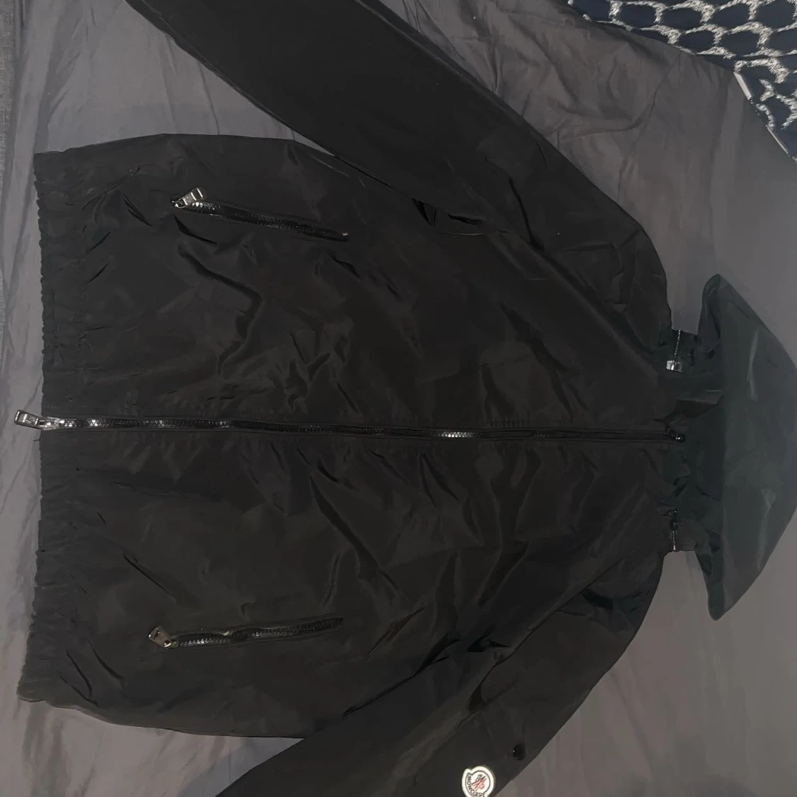 Svart dunjacka från Moncler