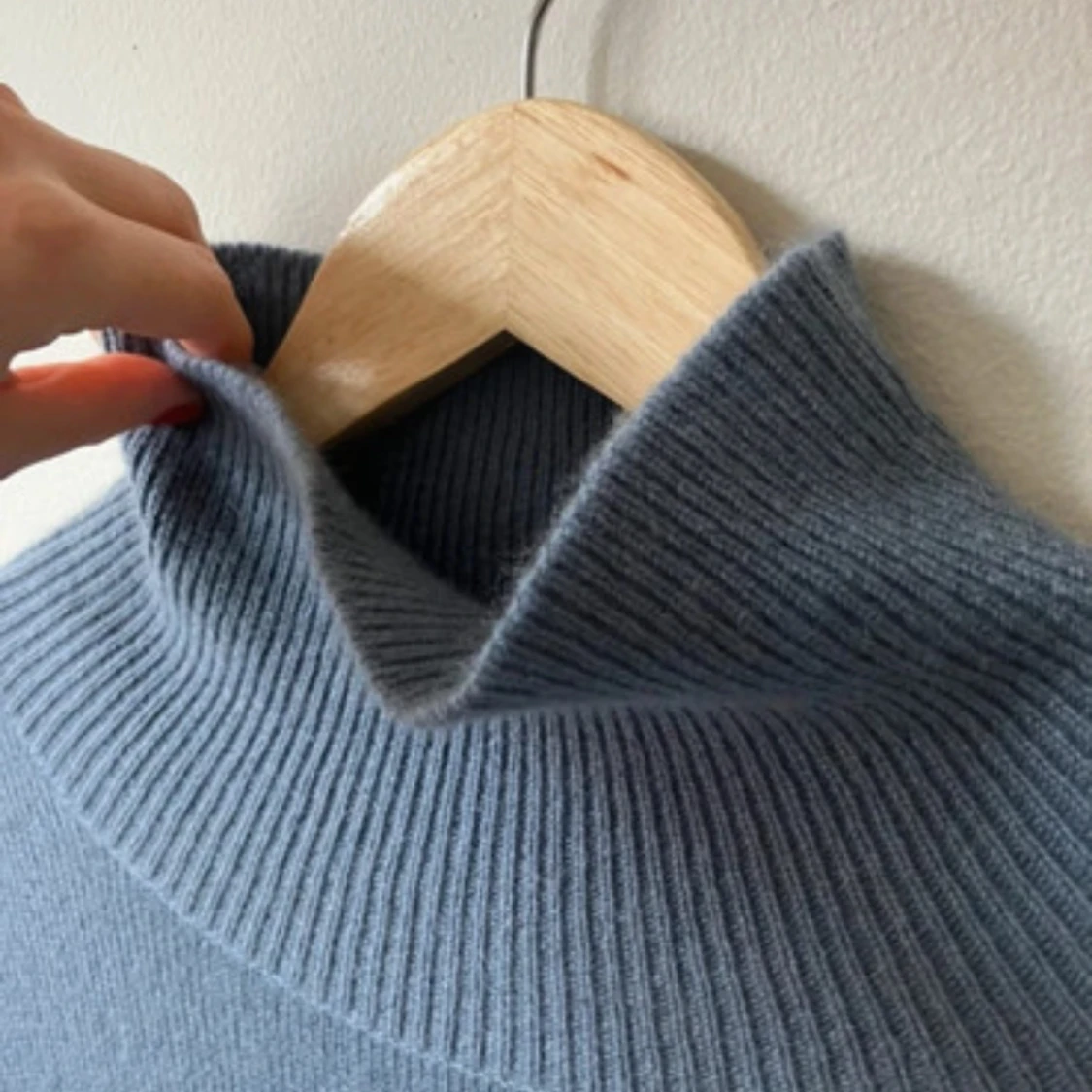 Höghalsad stickad tröja  - 1