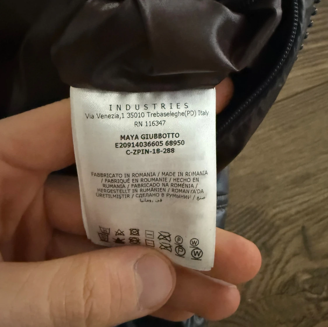 Moncler Maya size 3  - 4