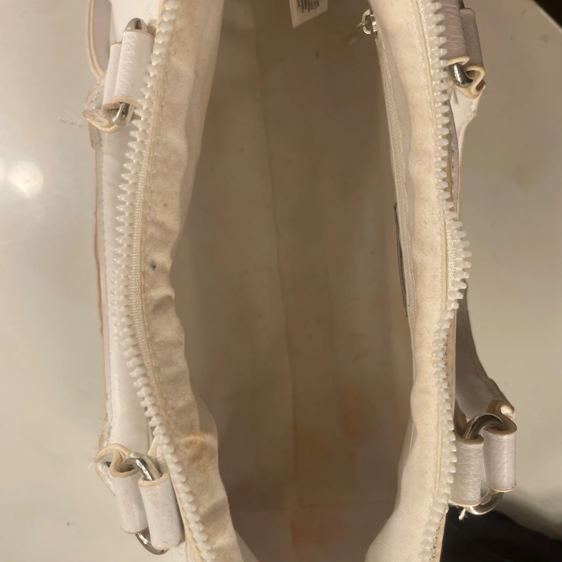 Vit handväska med dragkedja - 2