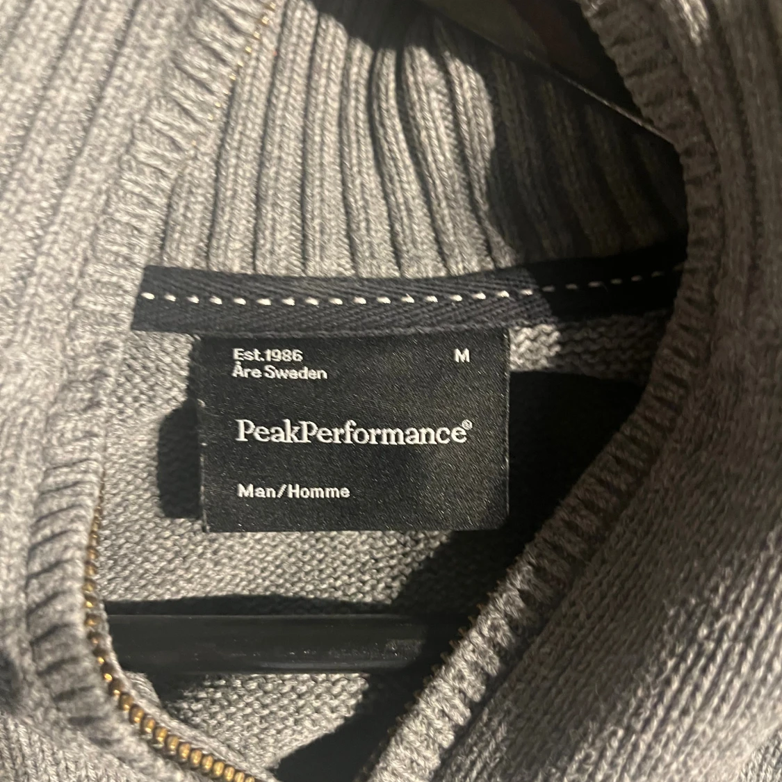 Grå stickad half zip Peak Performance - 2