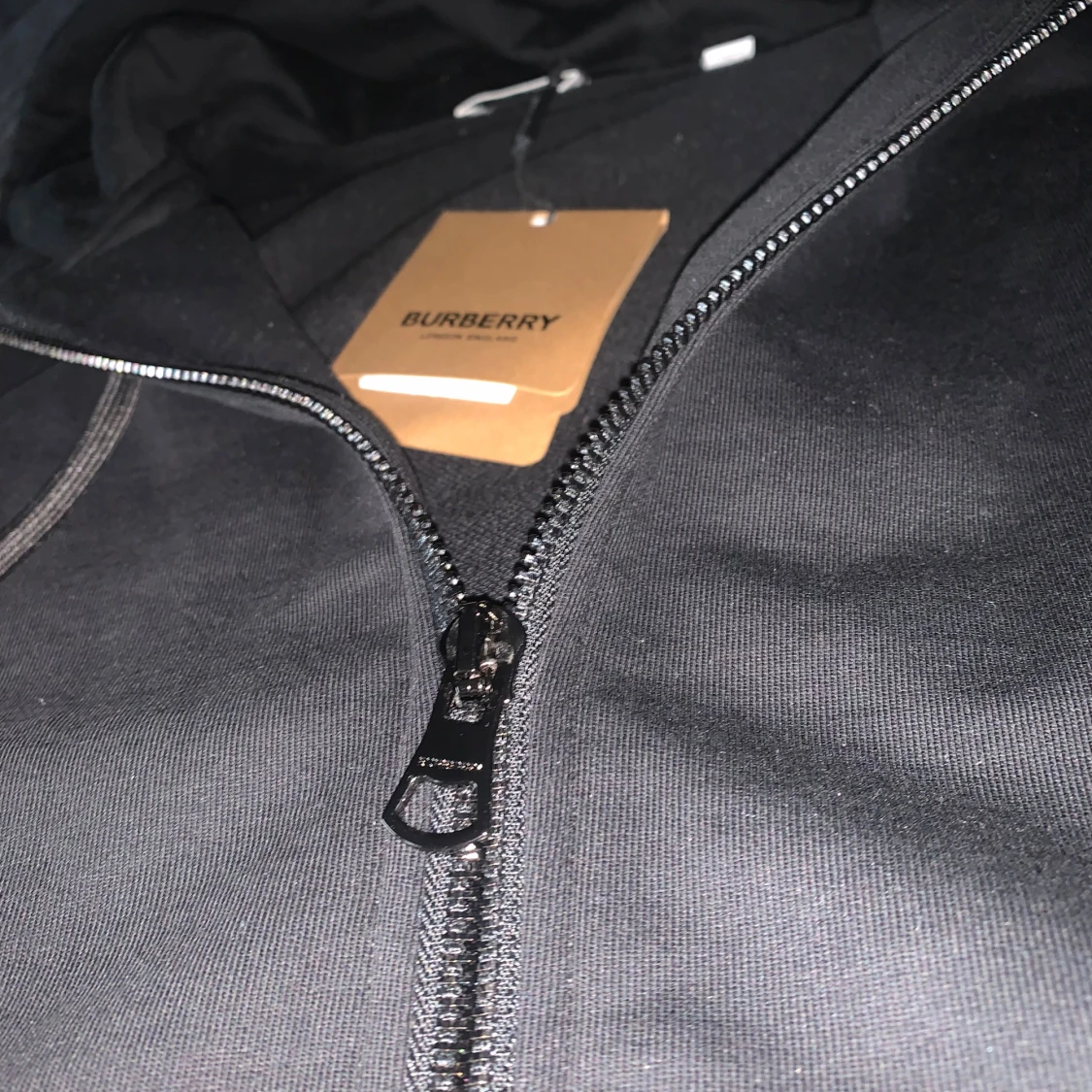 Svart Burberry hoodie med rutiga detaljer - 2