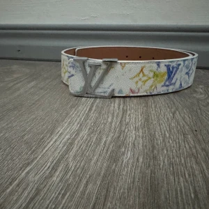 Vit bälte  - Ny skick