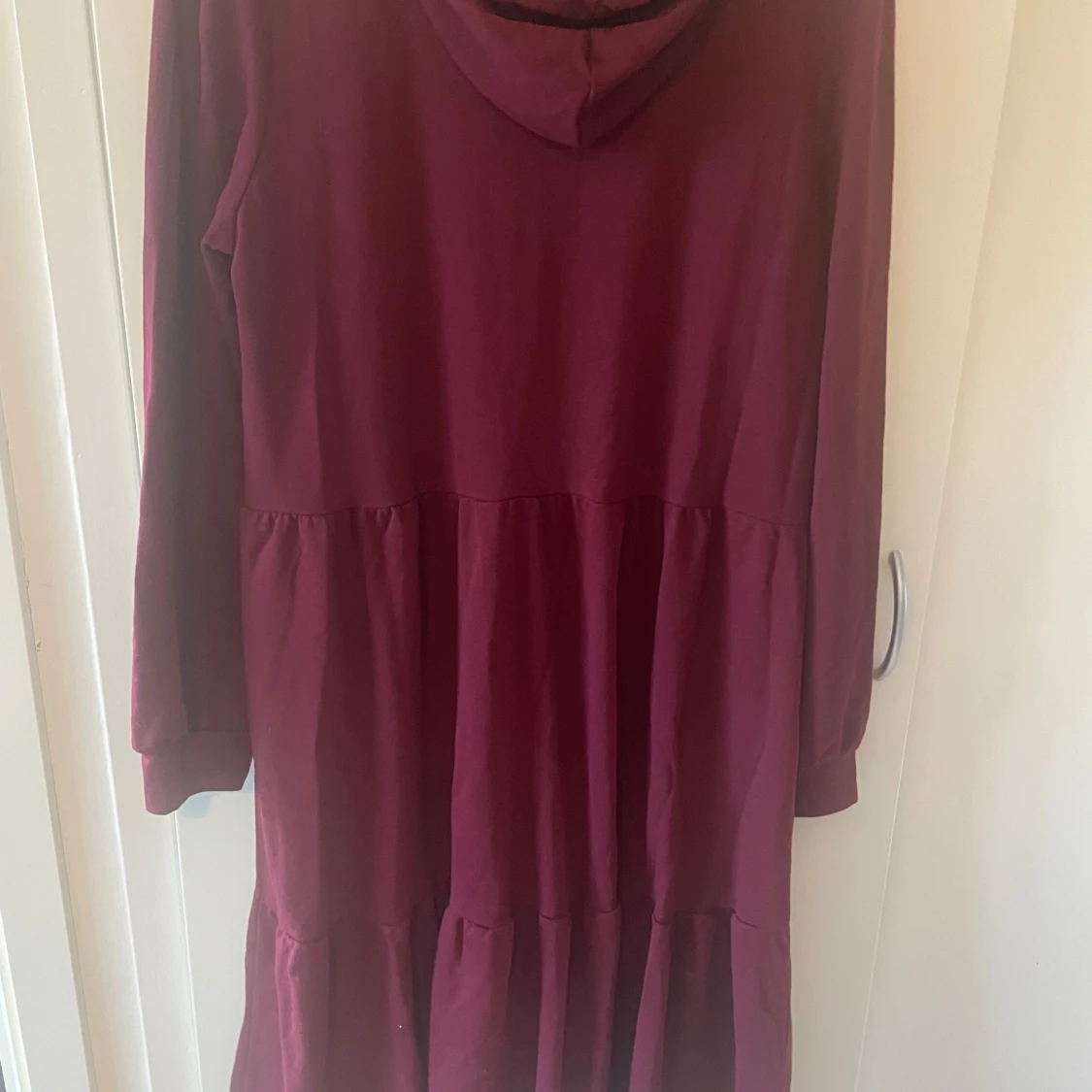 Vinröd långklänning från Jacqueline de Yong - 1