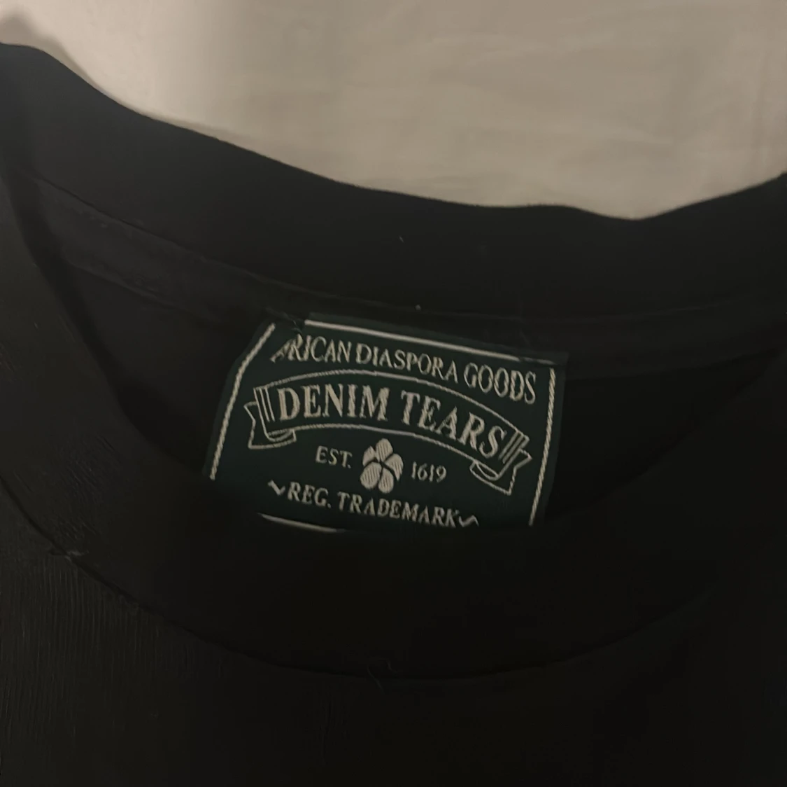 Svart t-shirt med vita blommor Denim Tears - 1