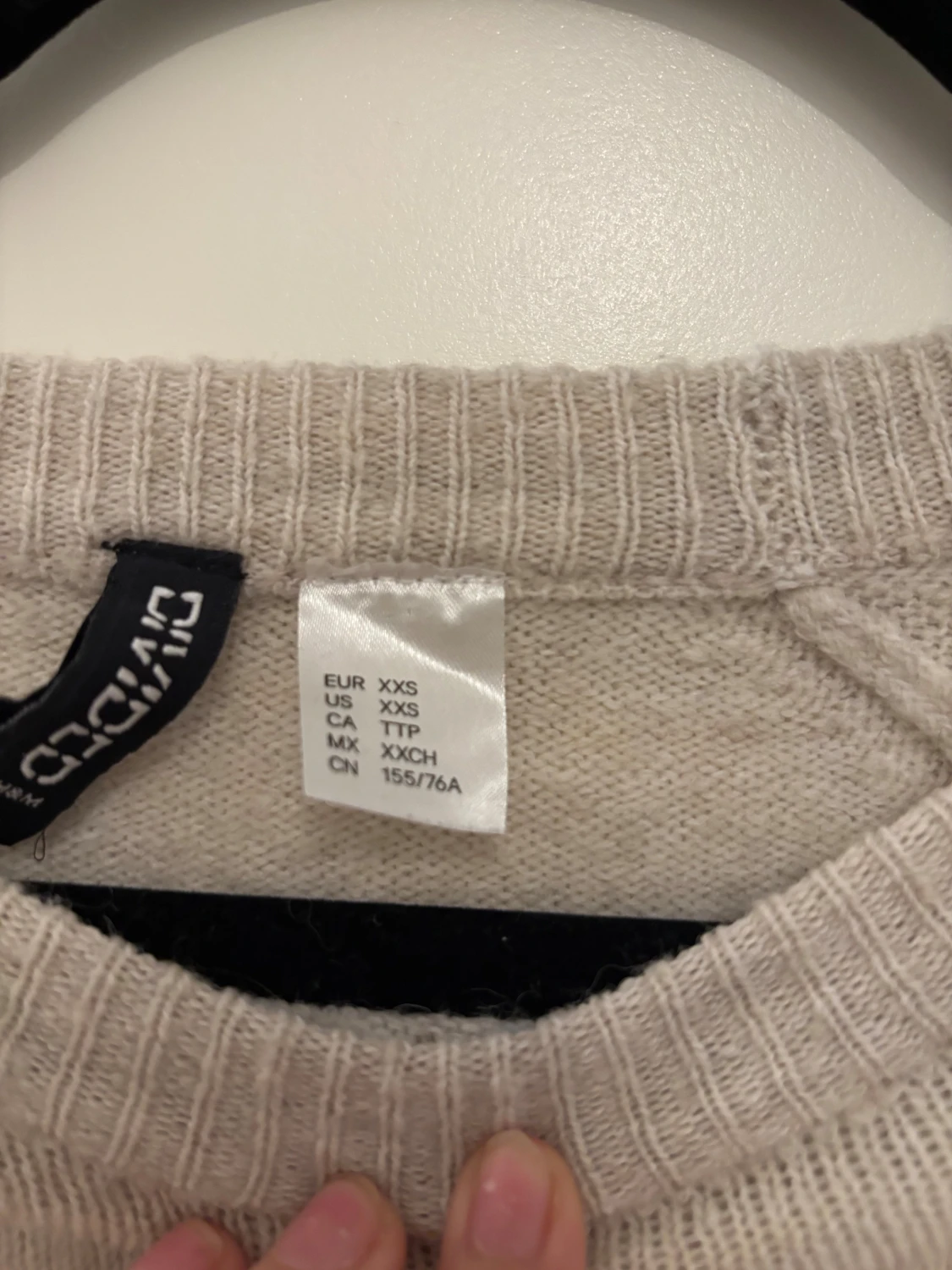 Beige stickad tröja från Divided - 1