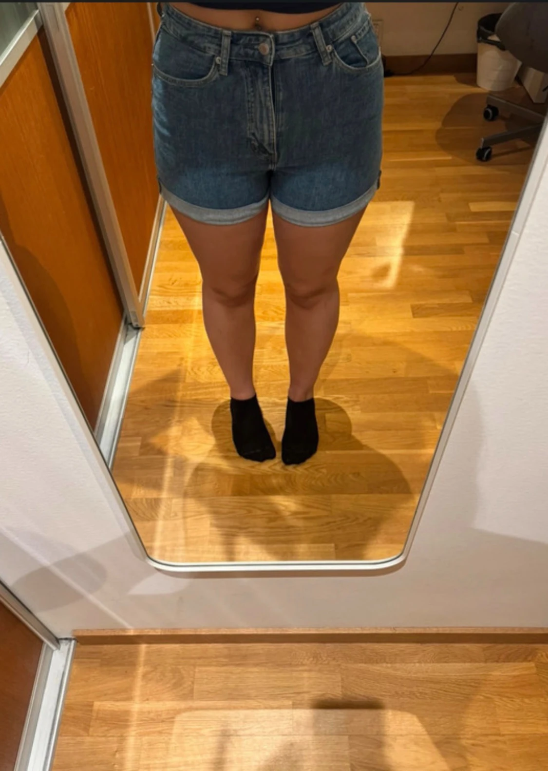 Högmidjade jeansshorts från H&M