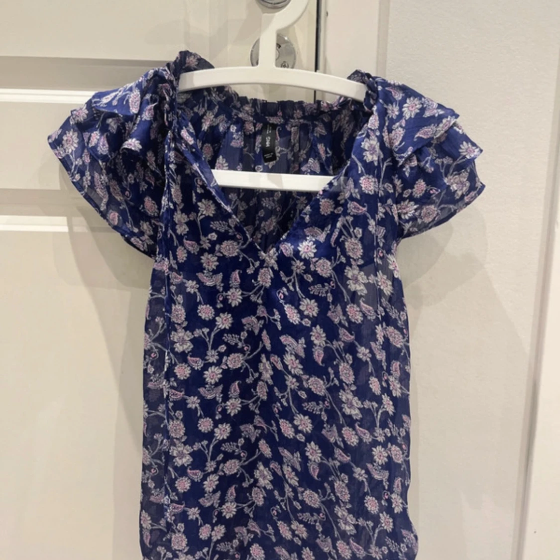 Blommig blå kortklänning från MNG