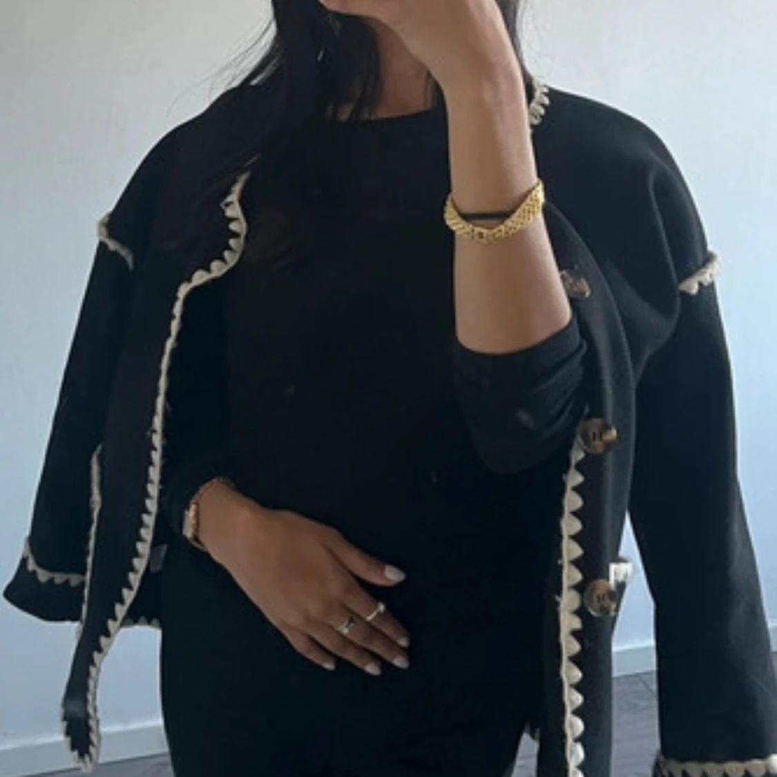 Svart cardigan jacka med vita detaljer - 2