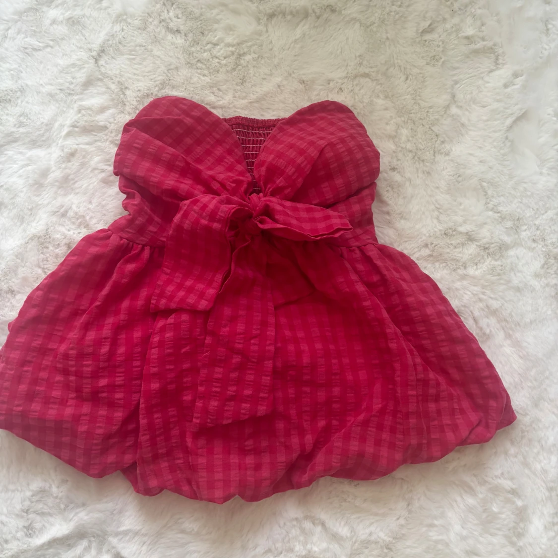 Rutig rosa bandeau tubtopp med rosett - 1