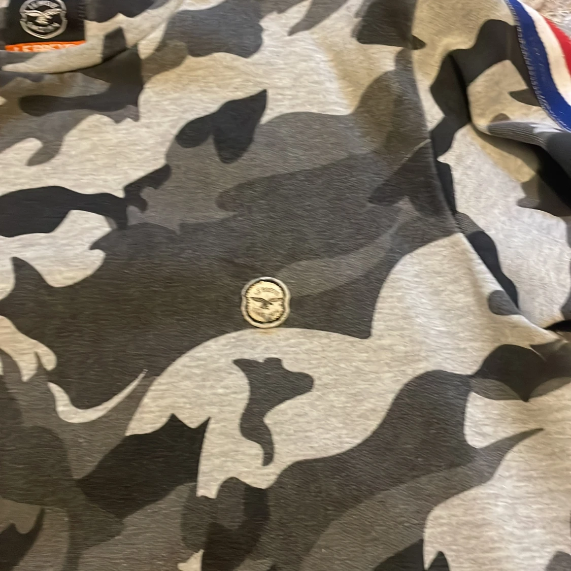 Camouflage sweatshirt med ränder - 1