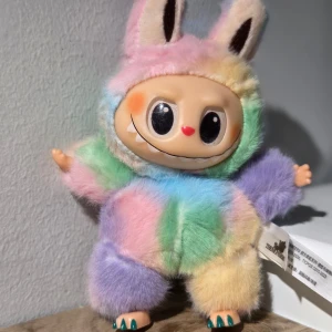 Rainbow lafufu #2 - 17cm. Kommer UTAN kort,box och låda.