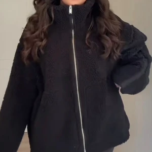 Svart Teddy jacka - Storlek xs