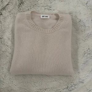 Soft goat tröja - Ljus beige/vit kortärmad tröja från soft goat. Använd men i fint och bra skick.